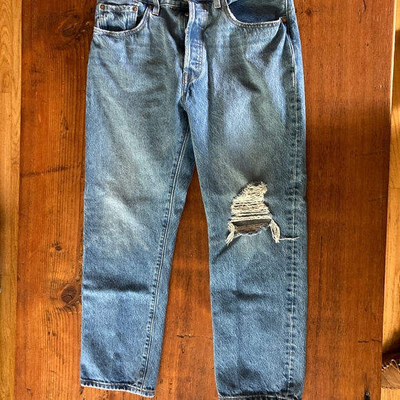 Levi's 501 Women's Jeans Distressed Knee W30 L26 100% Cotton Cropped Straight - Picture 3 of 16